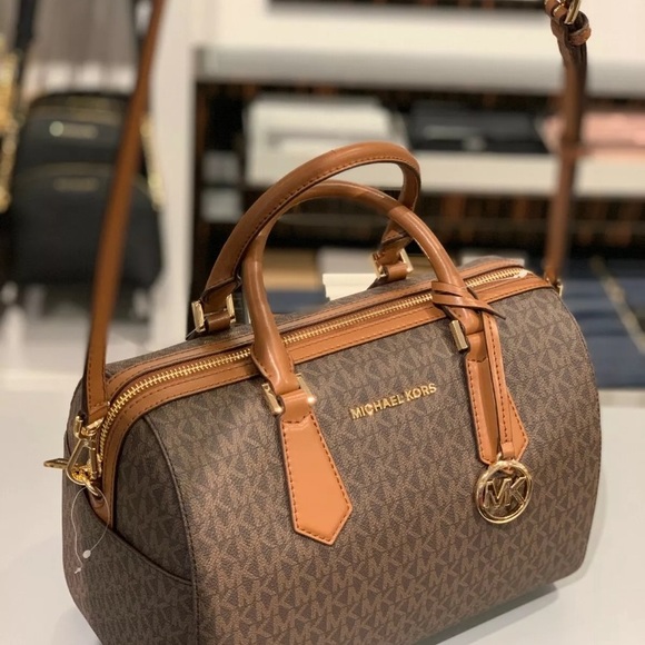 Michael kors Hayes duffle bag with matching wallet - Picture 4 of 8